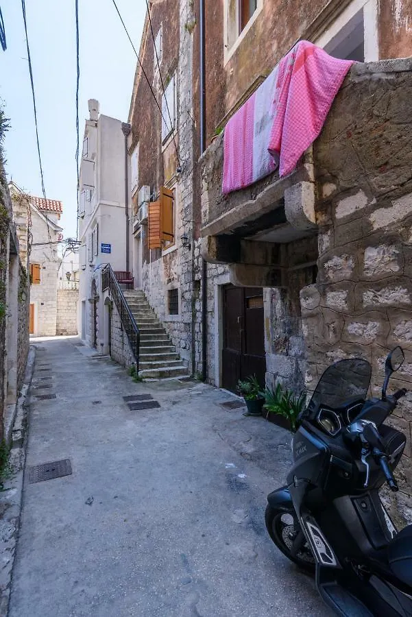 Apartments Dora -Free parking Trogir