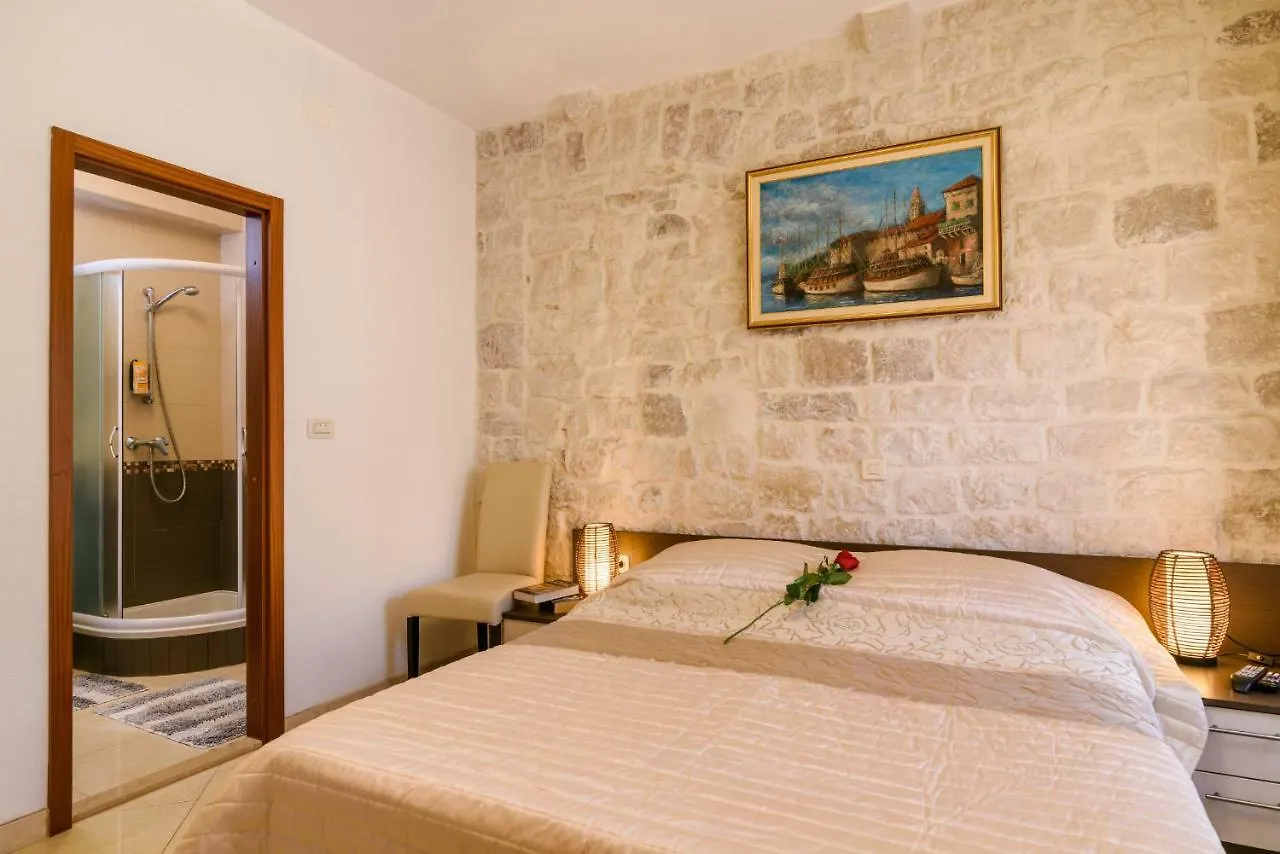 Apartments Dora -Free parking Trogir